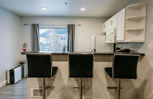 Sitka Condo | Vance Towers Studio Rental in Downtown Sitka