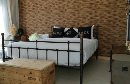Sattahip House | Vanida Antique Home