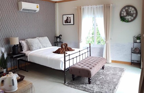 Sattahip House | Vanida Antique Home