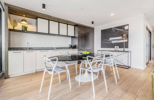 Abbotsford Condo | VAQUAY Embassy In Abbotsford | 3BR Riverside Sub-Penthouse With Huge Balcony