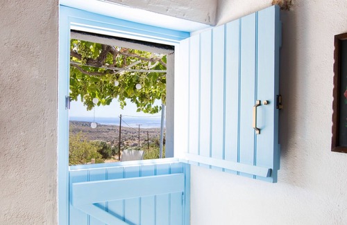 Menetai Cottage | Vatha Traditional Cottage with a View