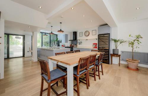 Highbury House | Veeve - Family Townhouse