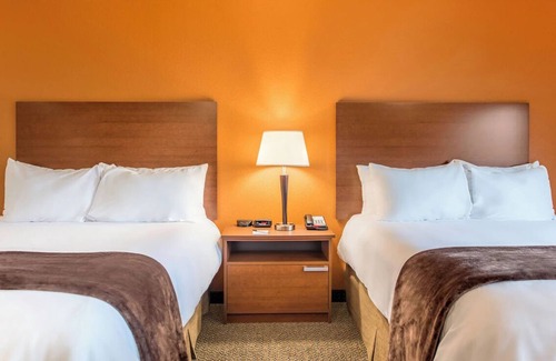 North Las Vegas Hotel | Vegas Stay with Kitchen & Top-Notch Amenities