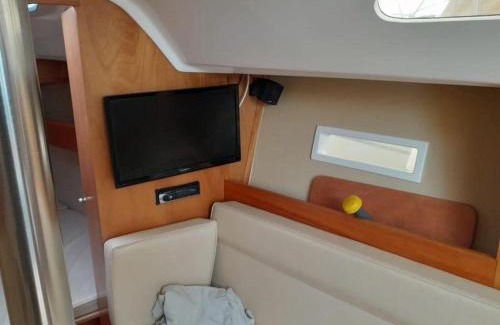 Vallpineda Boat Rental | Velero Viko S30