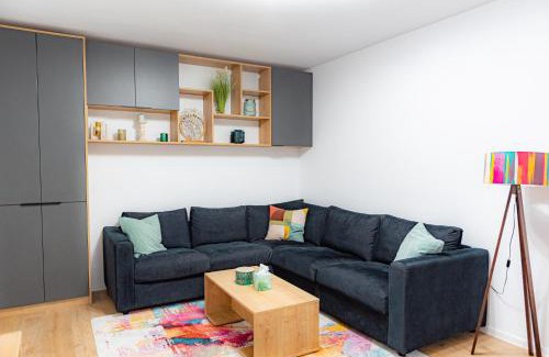 Tractorul Apartment | Veli Apartments Coresi 803
