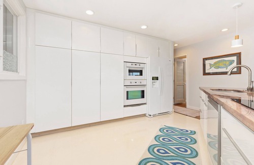 Pupukea House | Velzey Villa by Gather – 3BR w/Lanai, Full Kitchen & Washer/Dryer