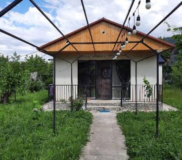 Ambrolauri House | Venerikas Hut (ვენერიკას ქოხი)