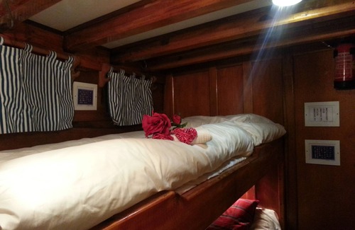Castello Boat Rental | Venezia Boat & Breakfast Caicco Freedom
