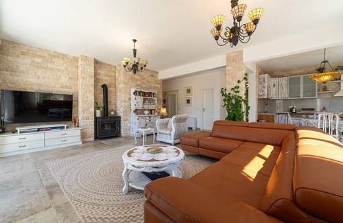 Maini Villa | Ventus Rosa 4 Bdr Villa w/Sea View & Private Pool