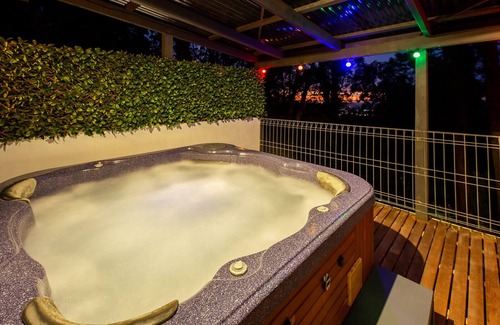 Kalorama Cottage | Verandah Views Cottage - Luxury Spa Cottage with Breathtaking Views