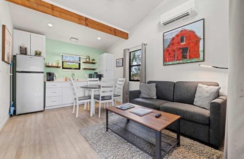 Fredericksburg House | Verbena Waterfront with Hot Tub