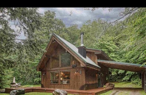 Wardsboro Cabin | Vermont Cabin - A/C, Fire Pit, Ski Trails, Hiking, Swimming & Fishing