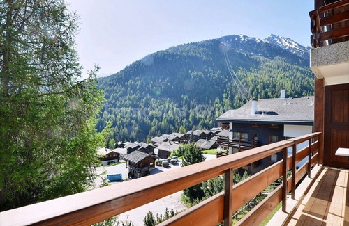 Grimentz Apartment | Very comfortable flat for 7 people, living room with fireplace, kitchen area with dishwasher, 1 doub