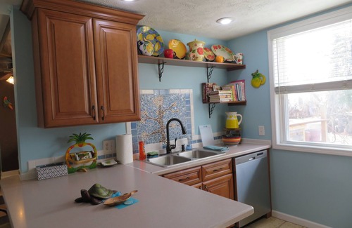 Springfield House | Very Cozy and Secluded. Completely remodeled beautiful back apartment