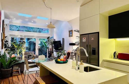 Fitzroy House | Very Fitzroy: Style, Plants, Sleep-ins — and Soul.