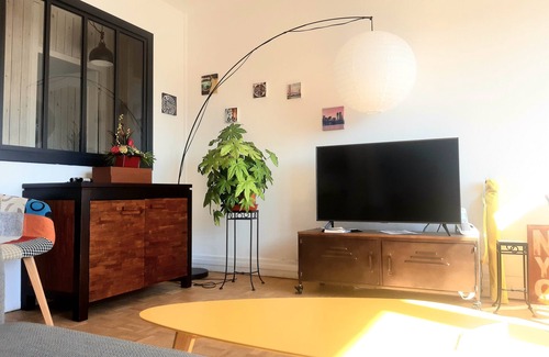 Anatole France Danton Apartment | Very quiet apartment located in the city center on the top floor with elevator.