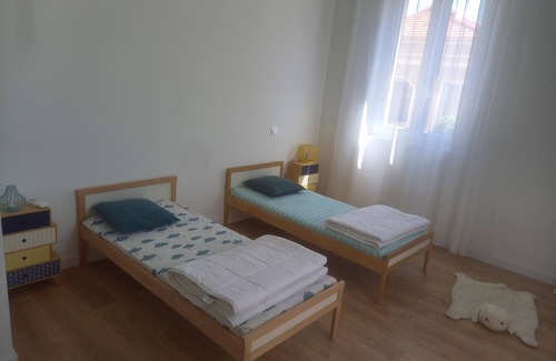 Les Platanes House | Very quiet family home a stone's throw from the town center.
