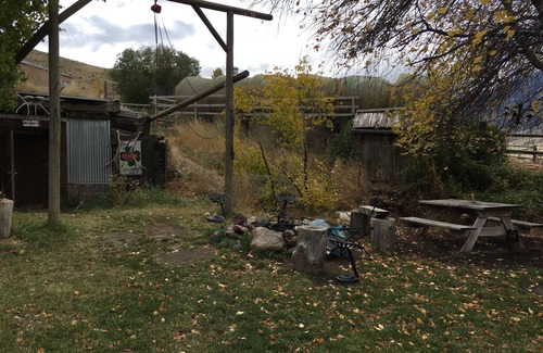 Gardiner Cabin | Very rustic early 1900's Cabin 3Queen,1 bedroom,2 outlets.LittleTrailCreekCabins