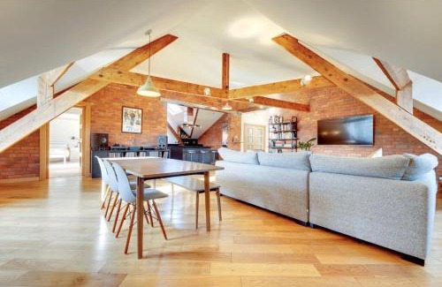 Heaton Apartment | Very Spacious 2 Bdrm Flat