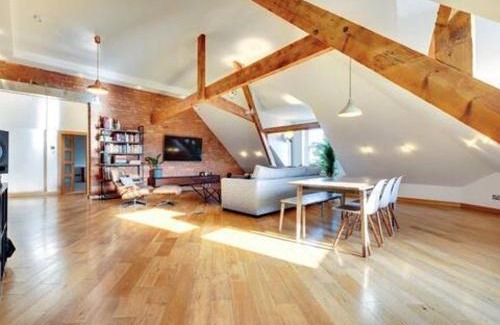 Heaton Apartment | Very Spacious 2 Bdrm Flat