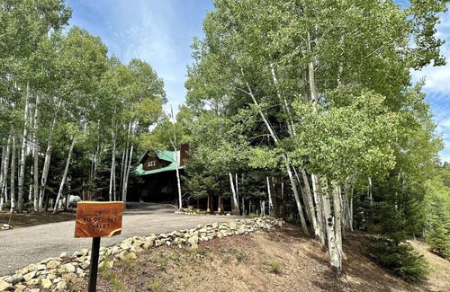 Angel Fire Ski Chalet | Via del Rey Luxury Chalet 3BR. Perfect Central location1.5 mi to AF village.