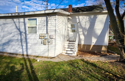 Mount Pleasant House | Vibrant 2 Bed Located Downtown/Closing to Soaring Eagle/CMU