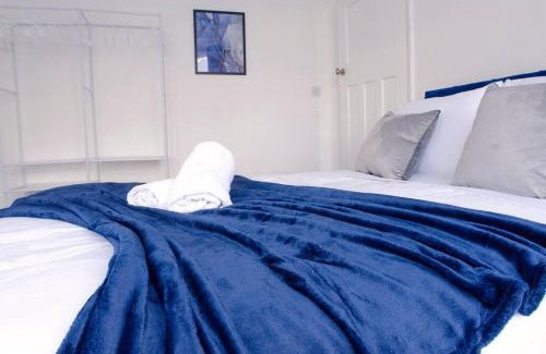 Southampton Apartment | Vibrant 4 Bedroom House With Game Area & Garden