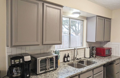 Missouri City House | Vibrant Getaway – Say Hello to the Best of Houston