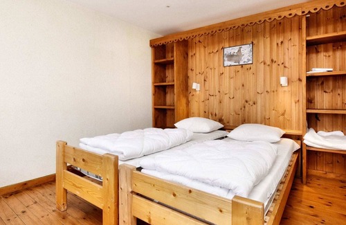 Ozo House | Vibrant Holiday Home in Durbuy with Garden