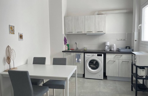 Omonia Apartment | Vibrant Omonia Oasis, Modern Apartment in the Heart of Athens