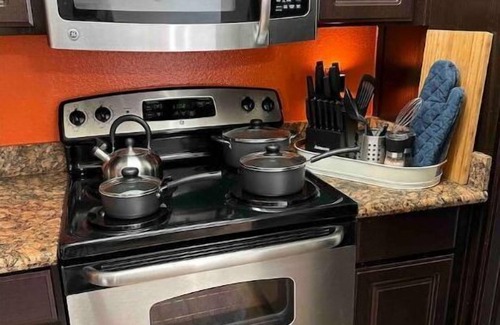 Westchase Apartment | Vibrant & Peaceful 1BDR Attached Garage