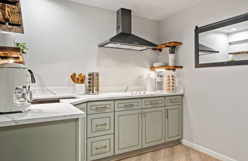 Ashburn Apartment | Vibrant+Private Apartment Suite, Heart of Leesburg