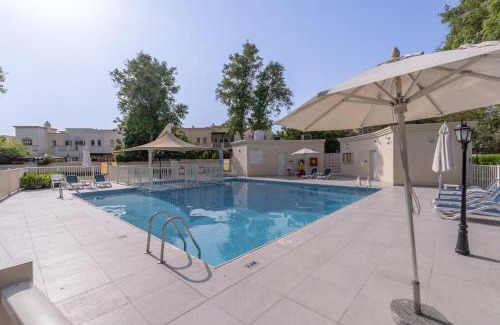 Dubai Villa | Vibrant Villa in Springs 11 Sleeps 6 with Balcony