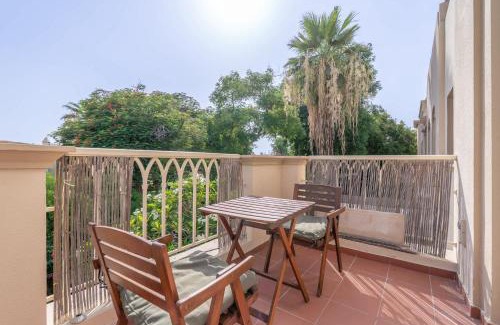 Dubai Villa | Vibrant Villa in Springs 11 Sleeps 6 with Balcony
