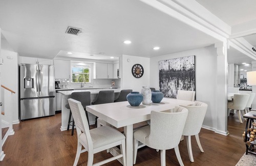 Holiday Isle House | "Vic's Fish Camp" 2 Private Beaches, Dock Space, 2 Balconies, Canal Front