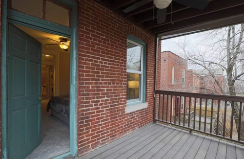 Benton Park House | Victor · Elegant 3 Story Historic Rmdl *Sleeps 18* - Pets