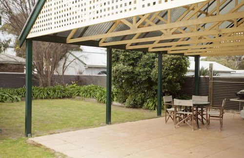 Waterhouse Cottage | Victoria Cottage - located at Robe
