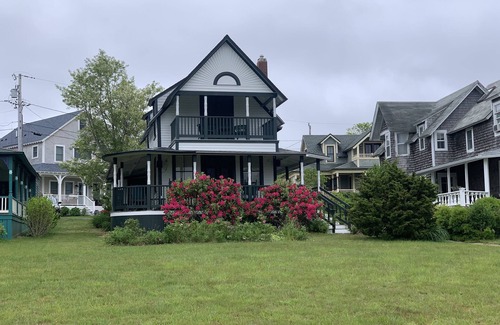 East Chop House | Victorian cottage overlooking downtown Oak Bluffs and the Harbor.