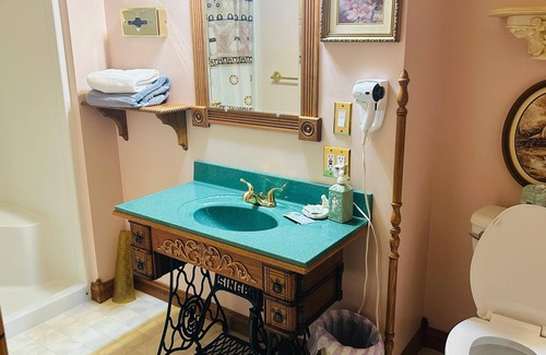 Superior Hotel | Victorian Inn by Capital O Superior NE