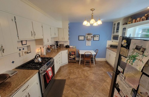 Manistee House | Victorian manor suites in Manistee, Michigan - Pet friendly, no fee.