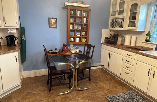 Manistee House | Victorian manor suites in Manistee, Michigan - Pet friendly, no fee.