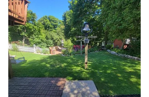 Manistee House | Victorian manor suites in Manistee, Michigan - Pet friendly, no fee.