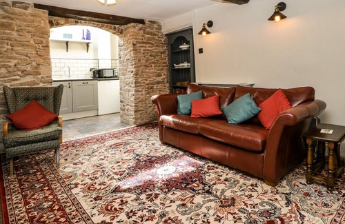 Ludlow Cottage | VICTORY COTTAGE, pet friendly, with open fire in Ludlow