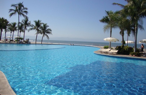 Nuevo Vallarta Resort | Vidanta Resort 2 bedroom Suite restaurants and pools jacuzzi tub