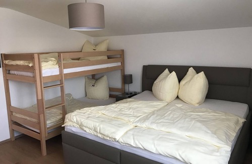 Unterburg am Klopeiner See House | Vierbettzimmer, Dusche, WC, 1 Schlafraum - Lindenhof - Restaurant & Pension