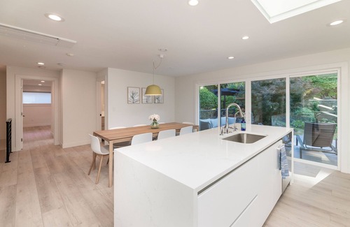 View Ridge House | View Ridge resort-like modern urban haven