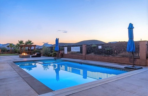 Hurricane House | Views of Zion Park - Backyard Heated Pool - Hot Tub - Firepit - Close to Zion