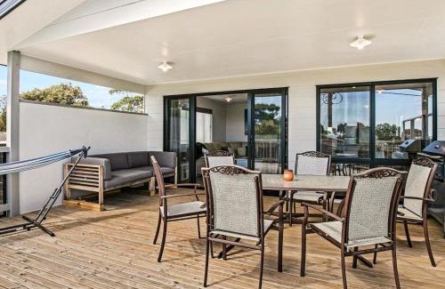 Ventnor House | Views on Fisher