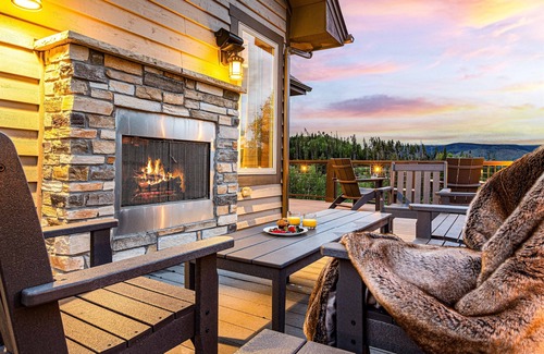 Rendezvous House | Views, Trails, Hot Tub & Fire Pit, 10 min to Skiing at WP Resort
