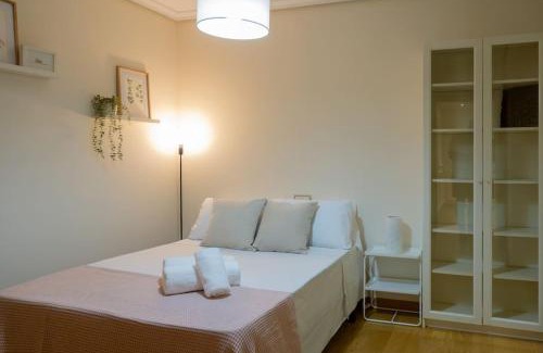Vigo Apartment | Vigo Centro 3HAB Parking incluido & WiFi 5PAX ツ by Rias Baixas Rentals